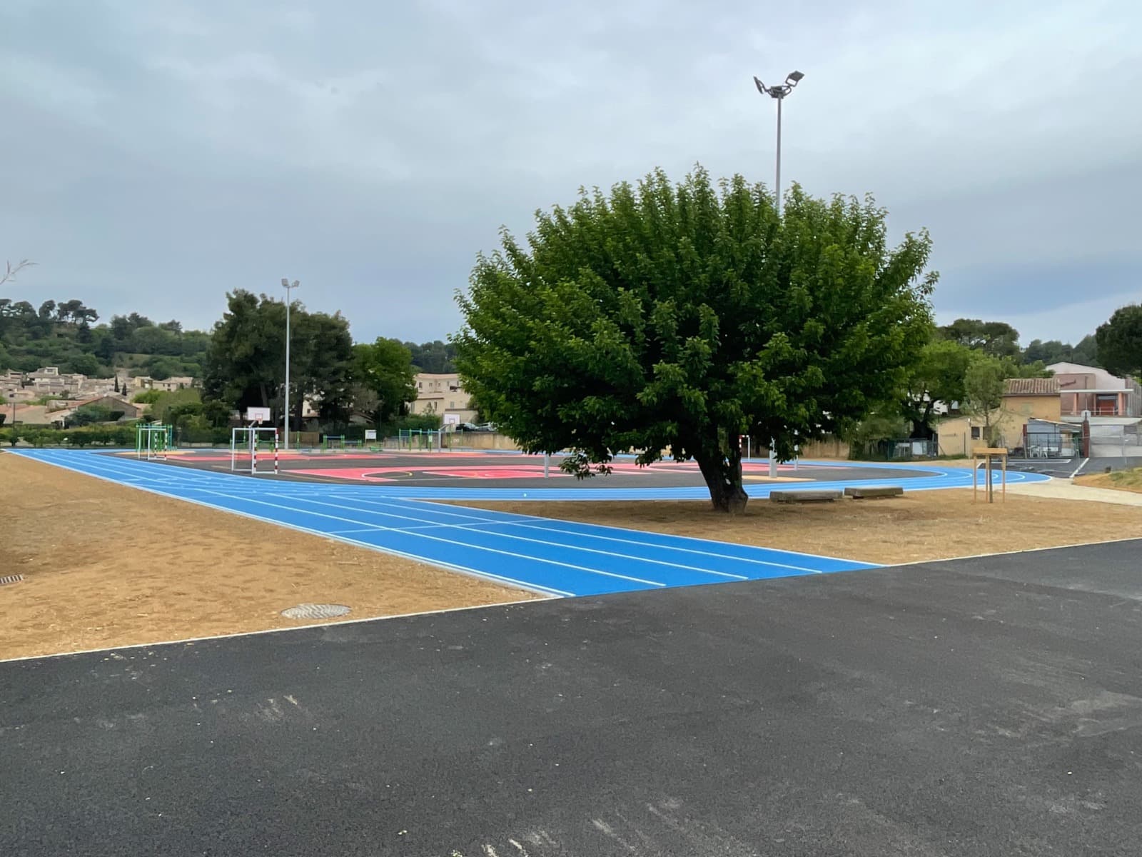 Cadenet — photo 2