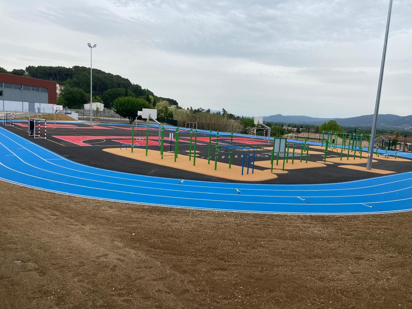 Cadenet — photo 3