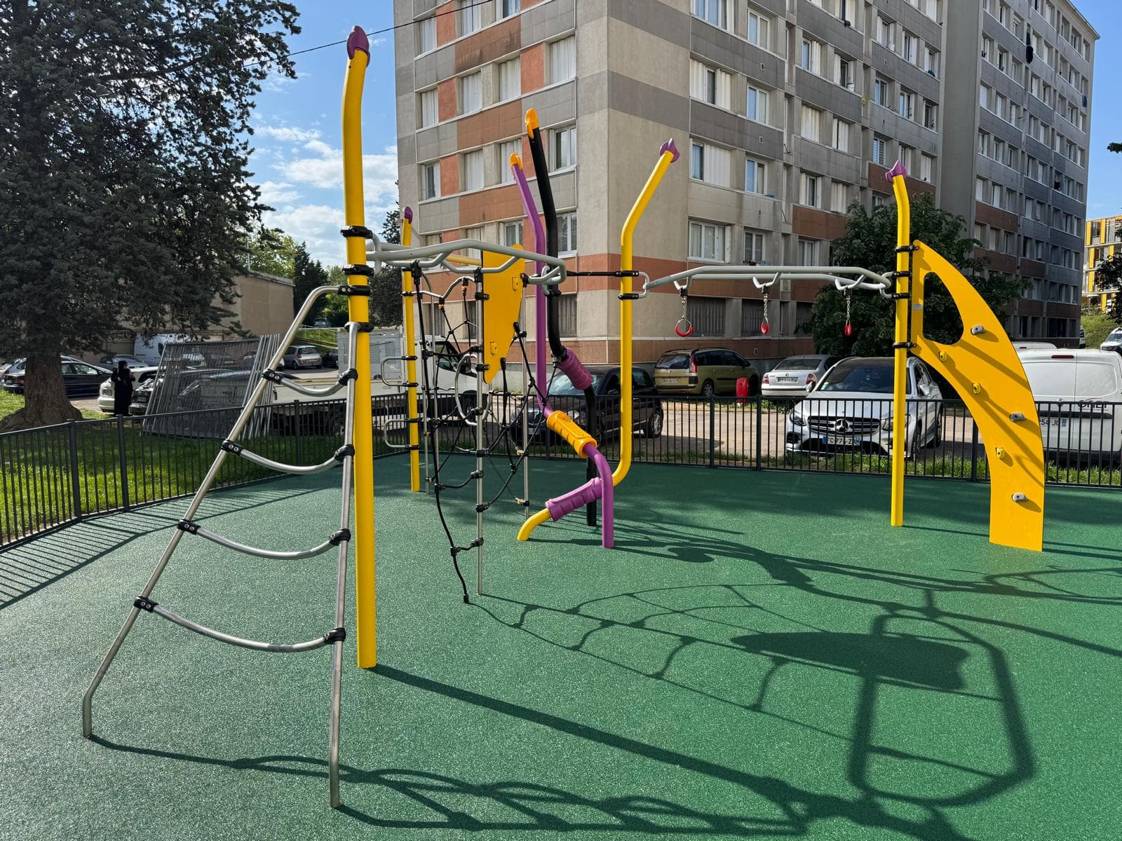Aire de jeux enfants — Mâcon