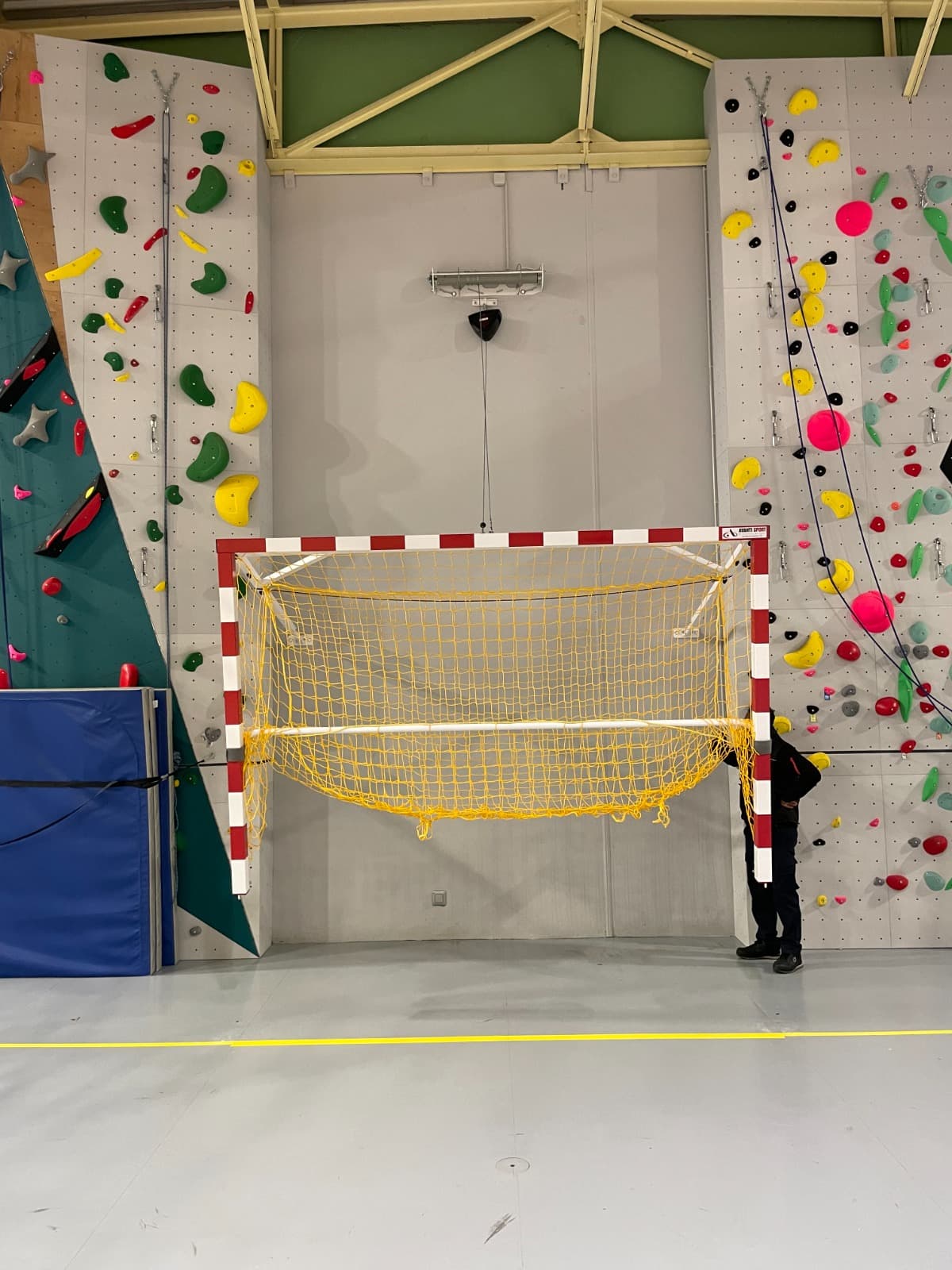 Mur d'escalade & handball — Saint-Genis-Laval